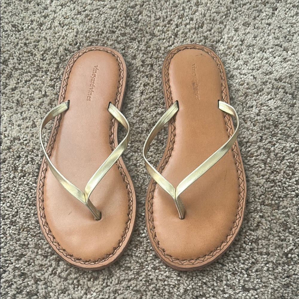 Vineyard vines gold flip flops